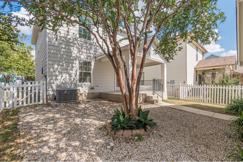 Building Photo - 403 McGarity