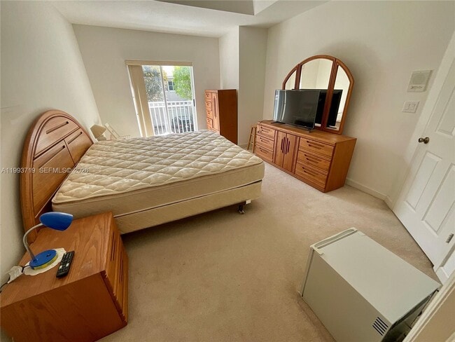 Building Photo - 5628 NW 113th Ave