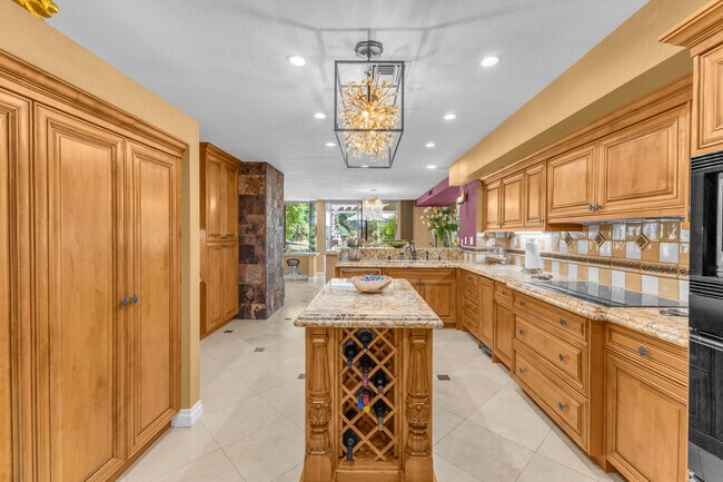 Building Photo - 216 W Kavenish Dr