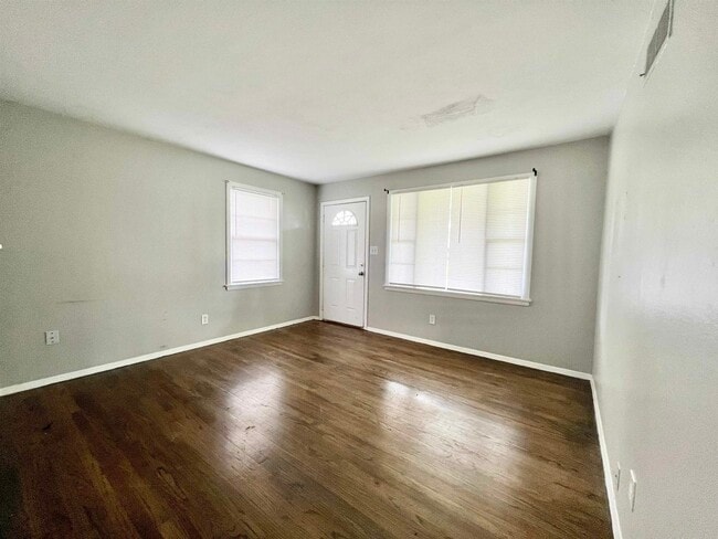 Building Photo - 424 Stoneham Rd