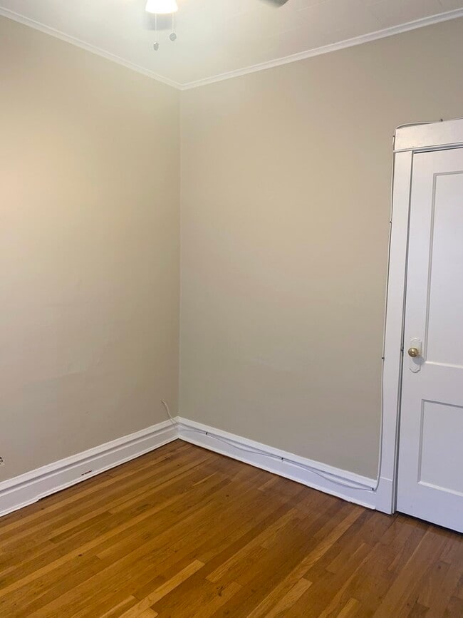 Building Photo - 3013 N Hamlin Ave