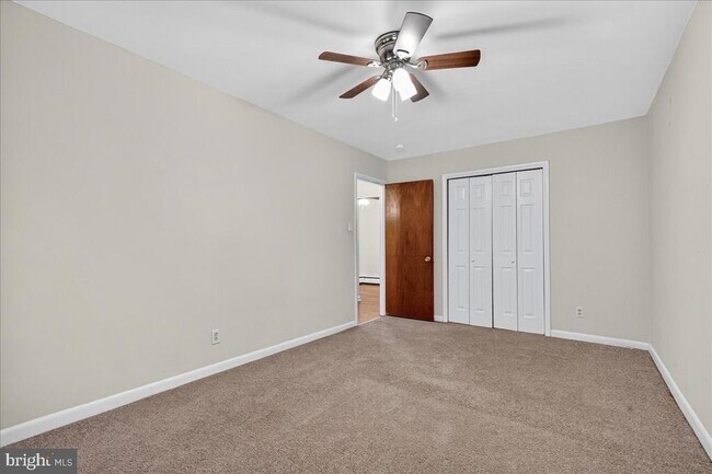 Building Photo - 825 Solly Ave