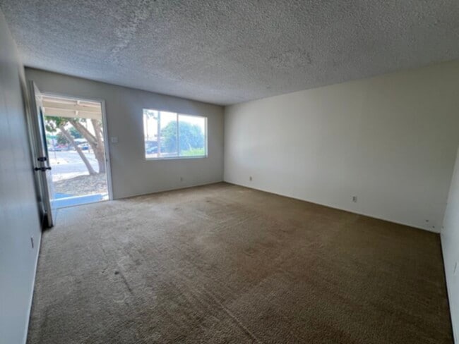 Building Photo - Charming 3 Bedroom, 2 Bathroom Single Family Home with Two Car Garage and Backyard!