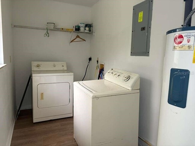 Building Photo - 548 E Walts Ave