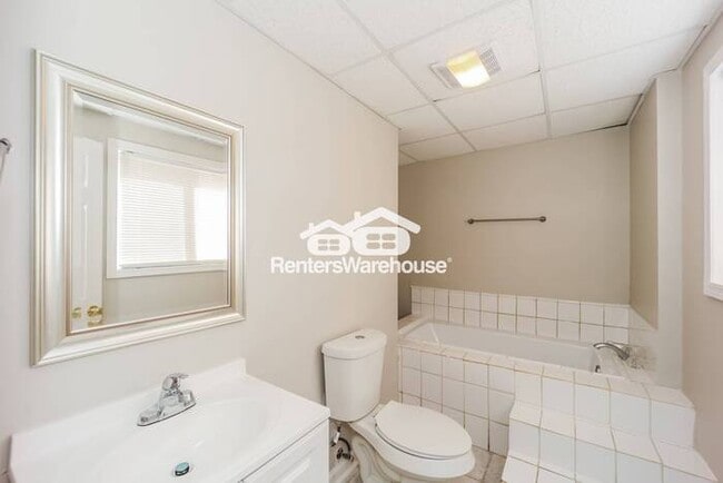 Building Photo - HUGE 3x3  Split Level Home in Whaleys Lake...