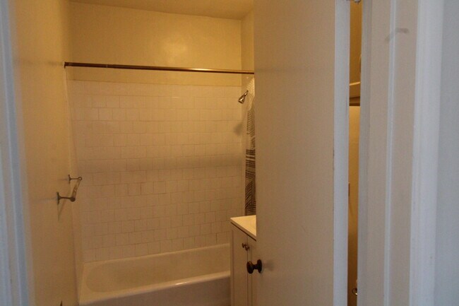 Building Photo - 11070 Strathmore Dr