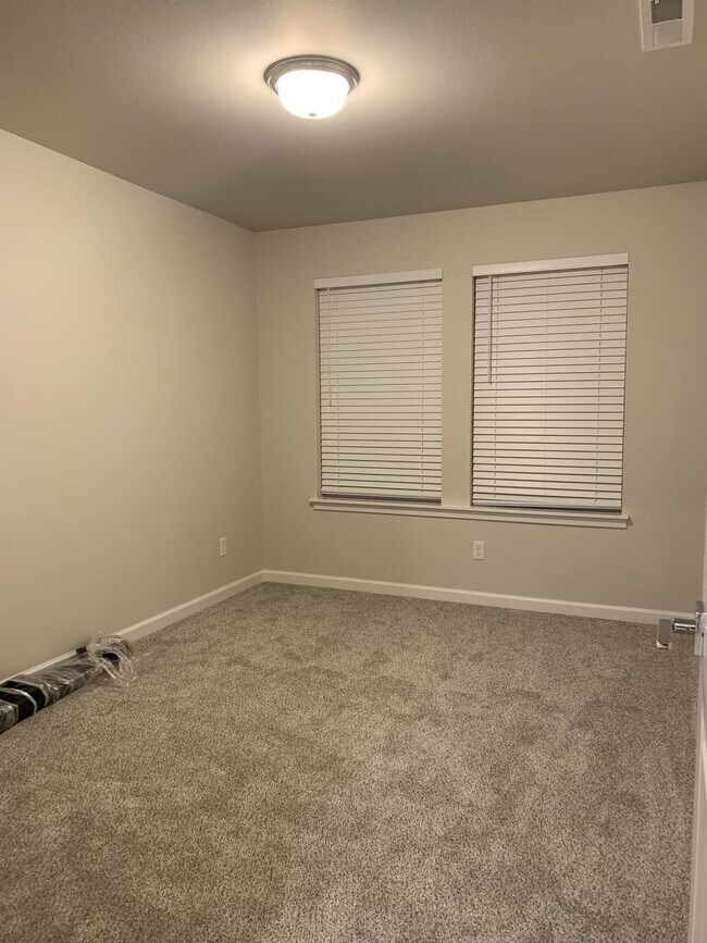 Building Photo - 3314 SE Farrow Ln