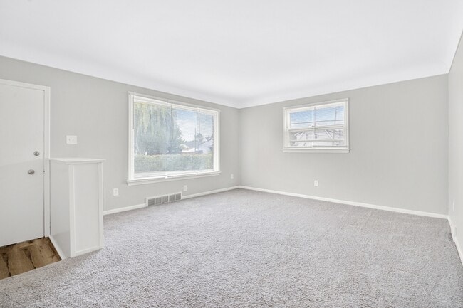 Building Photo - 1382 Montie Rd