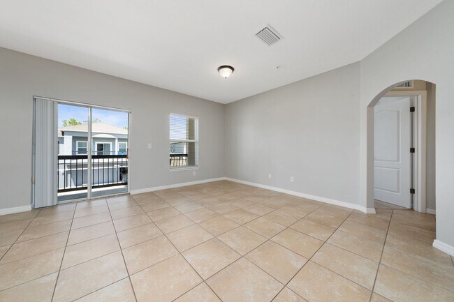 Building Photo - 6548 S Goldenrod Rd