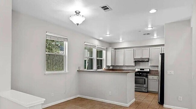 Building Photo - 168 Caroline Ln