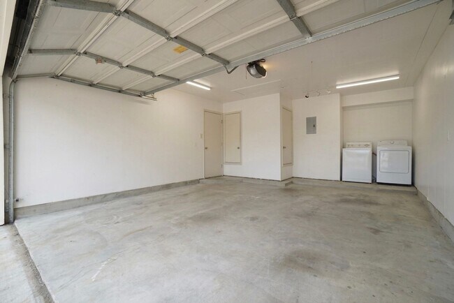 Building Photo - 14009 Conner Downs Dr