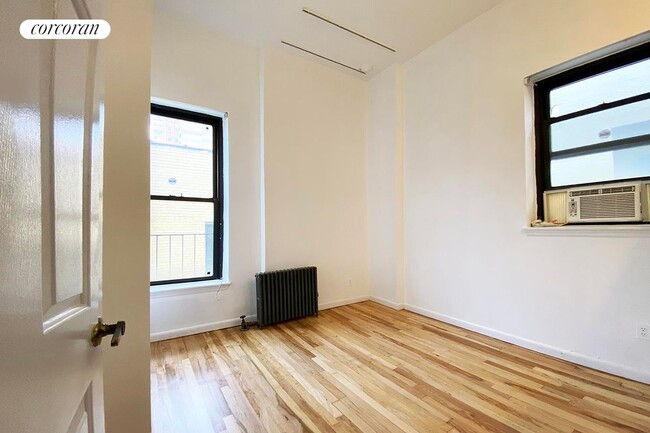 Building Photo - 105 W 77th St
