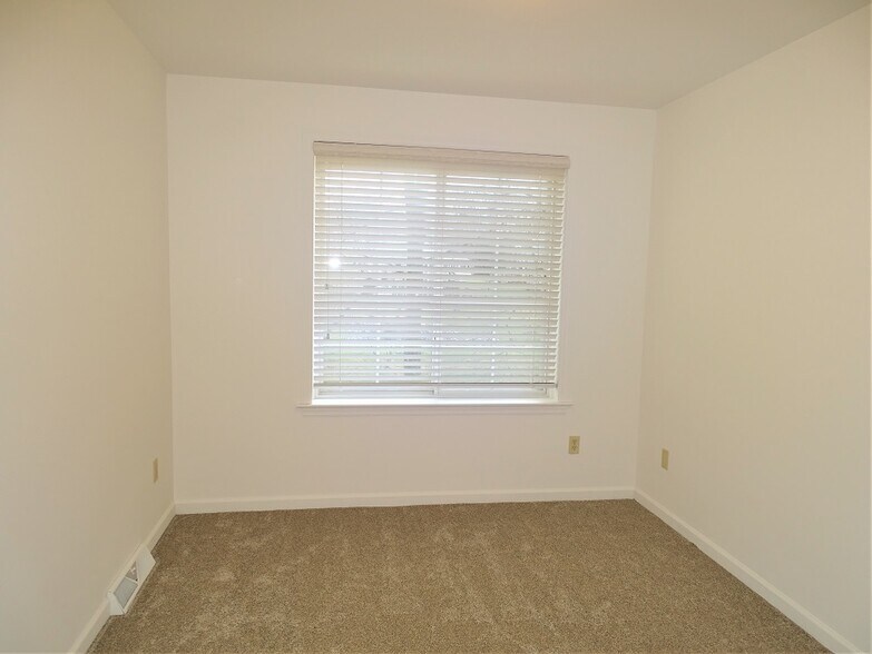 Building Photo - 132 Riders Way