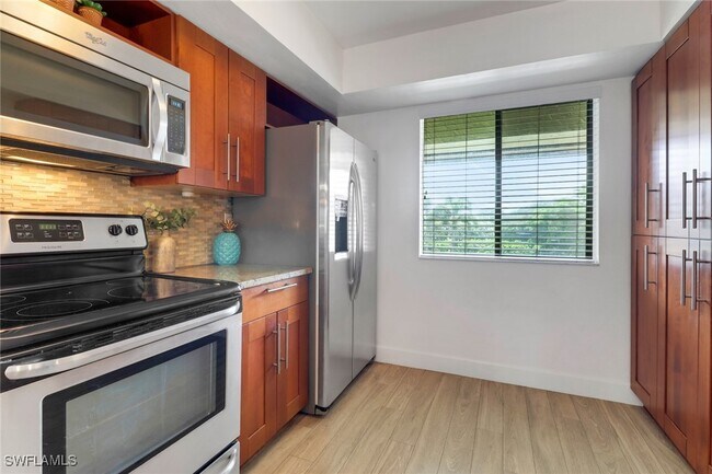 Building Photo - 1600 Misty Pines Cir