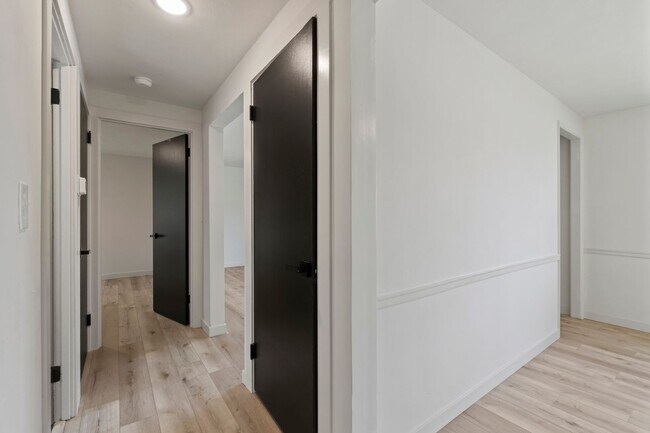 Building Photo - READY NOW!! FULLY RENOVATED 3 Bedroom in PENN HILLS