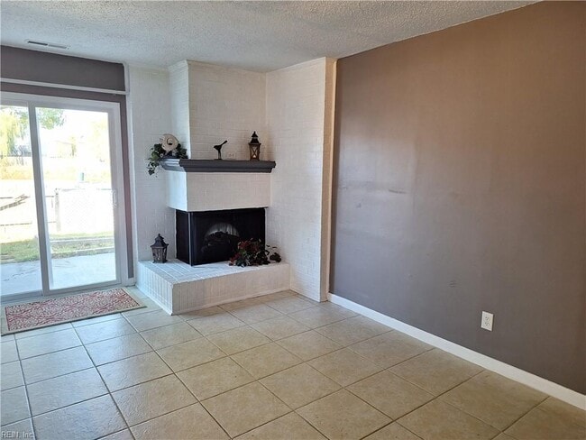 Building Photo - 1312 Sierra Dr