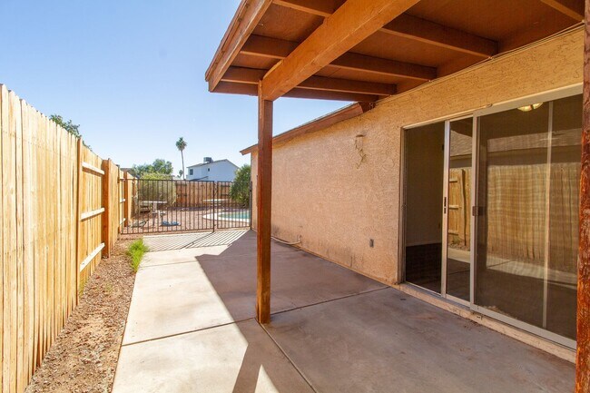 Building Photo - Check Out This Charming 2-Bed Gem with Private Pool