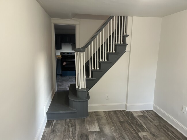 Building Photo - 625 Merchant St