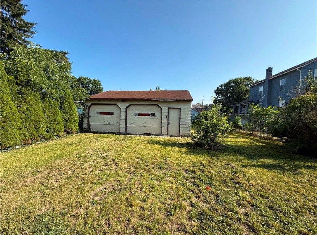 Building Photo - 303 E Lutton St