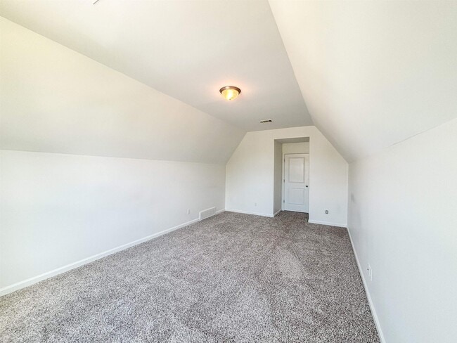Building Photo - 6839 Hare Hill Dr
