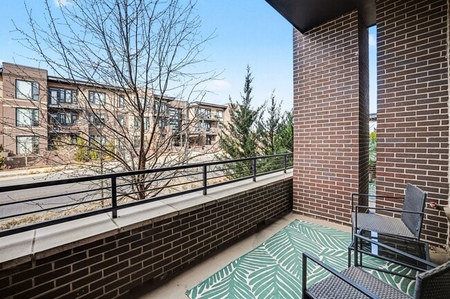 Building Photo - April 2026 - 2 bed 2 bath beautiful condo!