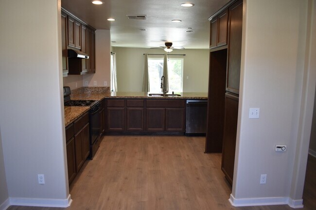 Building Photo - 524 Janell Ct