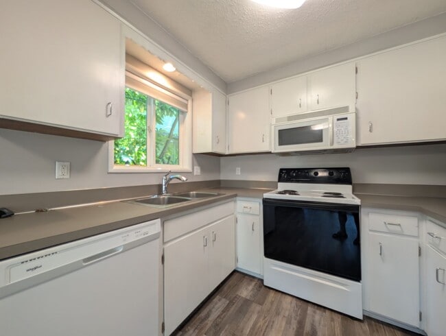Building Photo - 3 Bedroom, 2.5 Bathroom 2-Story Duplex Wit...