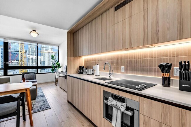 Building Photo - 225 N Miami Ave