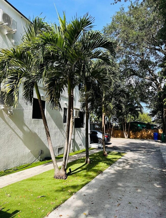 Building Photo - 5541 NW Miami Ct