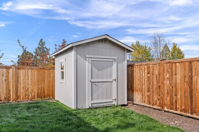 Building Photo - 3BR - 2BA Modern Living in a Quiet Cul-de-Sac