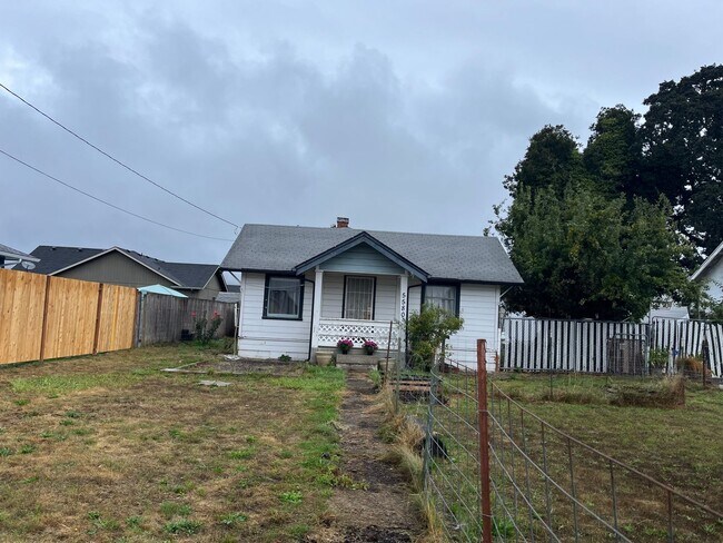 Building Photo - 5580 High Banks Rd