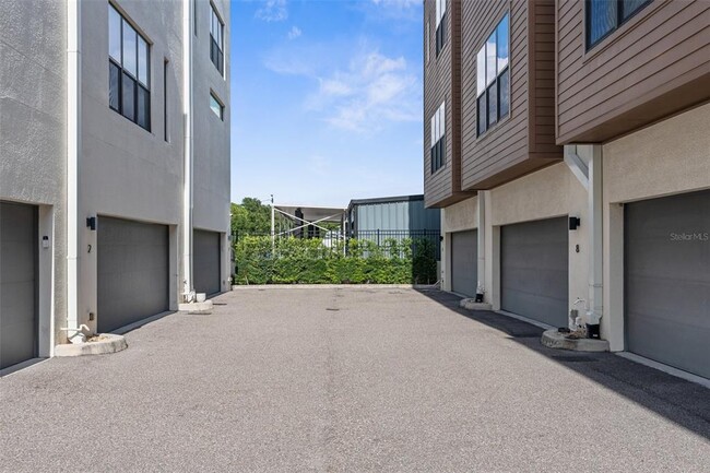 Building Photo - 4810 W McElroy Ave