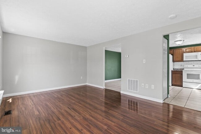 Building Photo - 4817 Kingfisher Ct