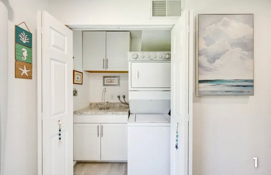 Building Photo - 731 W Elkcam Cir