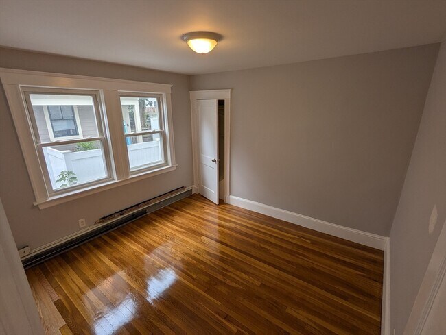 Building Photo - 21 Rogers Park Ave