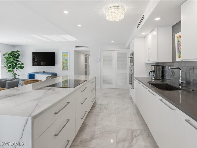 Building Photo - 2750 Gulf Shore Blvd N