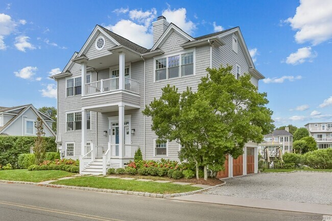 Building Photo - 1810 Fairfield Beach Rd