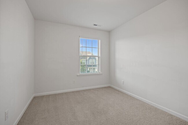 Building Photo - 1709 Shady Oaks Dr