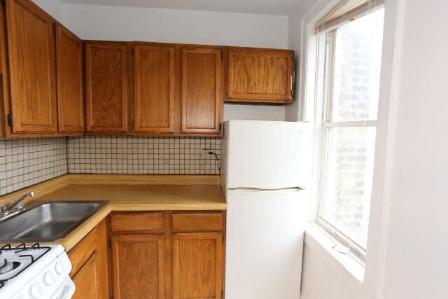 Building Photo - 653 W Belmont Ave