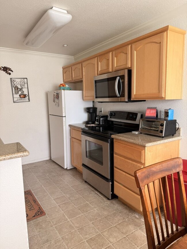 Building Photo - Oak Senior Commons 2 Bedroom, 1 Bath Apartment for Rent