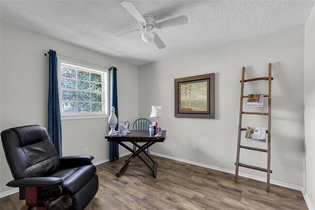 Building Photo - 588 Fairways Ln