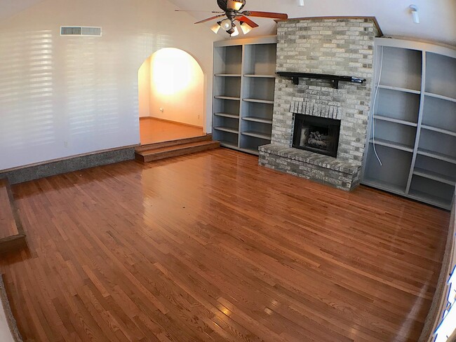 Building Photo - East El Paso Refrig A/C 3bed/2bath with Pool!