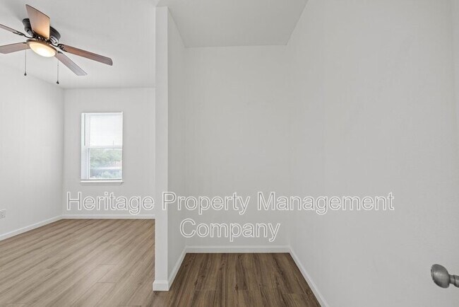 Building Photo - 323 Gabriel