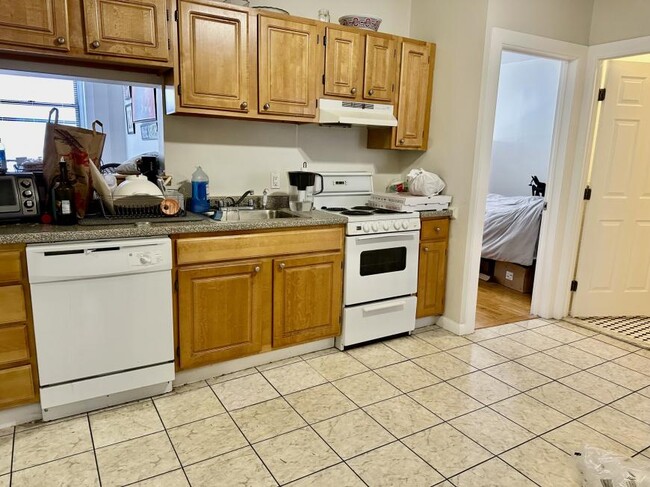 Building Photo - 3 bedroom in Brighton MA 02135