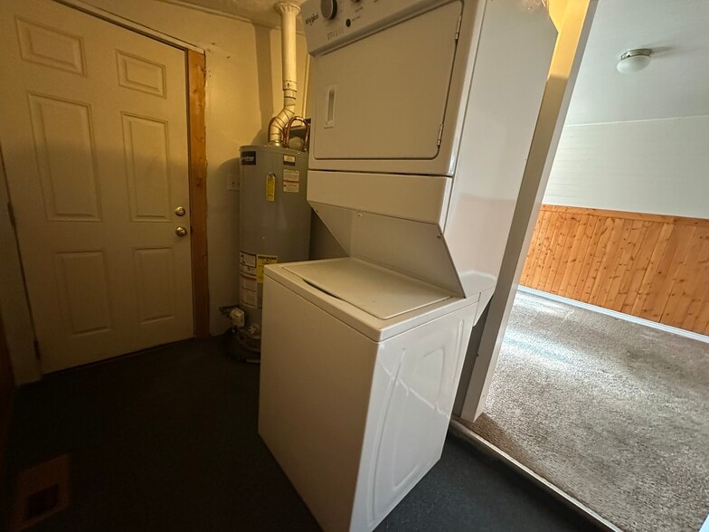 Back entry/Laundry - 202 E Buffalo St