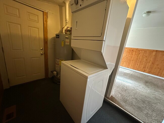 Back entry/Laundry - 202 E Buffalo St