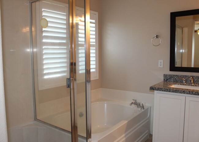Building Photo - 1808 Dante Cir
