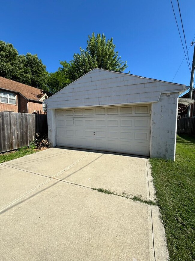 Building Photo - Merion Village Single-Family Home with Flexible Living Areas and Outdoor Space
