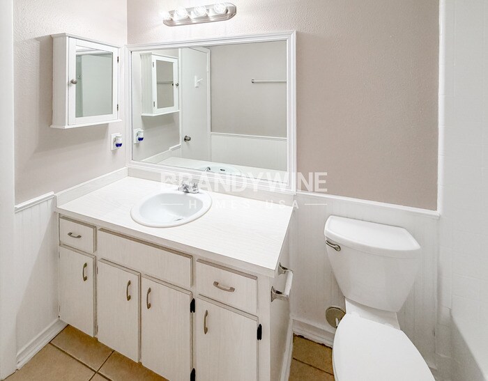 Building Photo - 403 Crabtree Ave