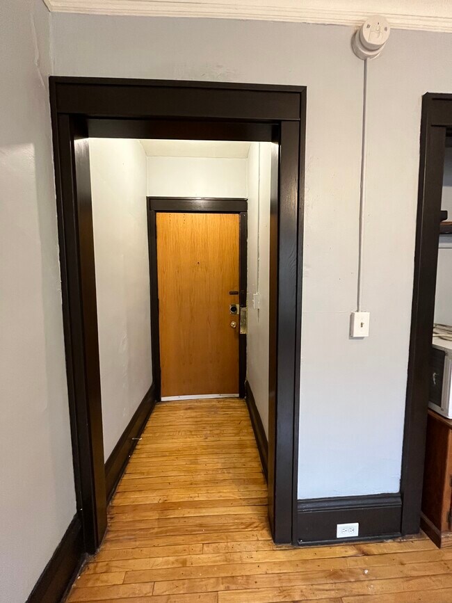 Building Photo - 1302 Linden